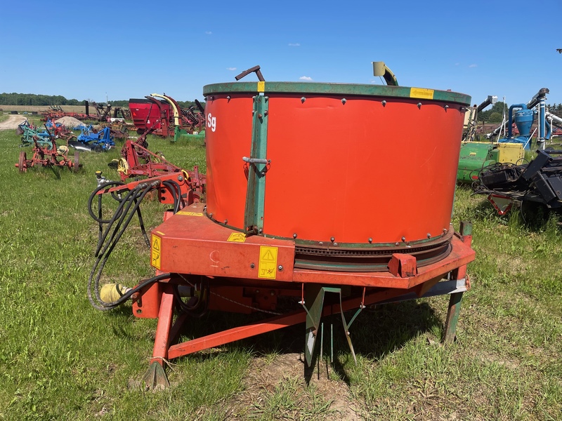 Hay/Forage/Livestock  KFM Bale Chopper with Conveyer (3pth) Photo