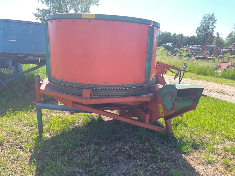 Hay/Forage/Livestock  KFM Bale Chopper with Conveyer (3pth) Photo