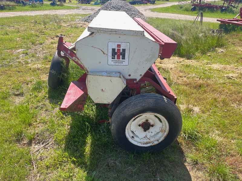 Planting  International Harvester 10 Seed Drill | Semi-mount, 13 Row Photo