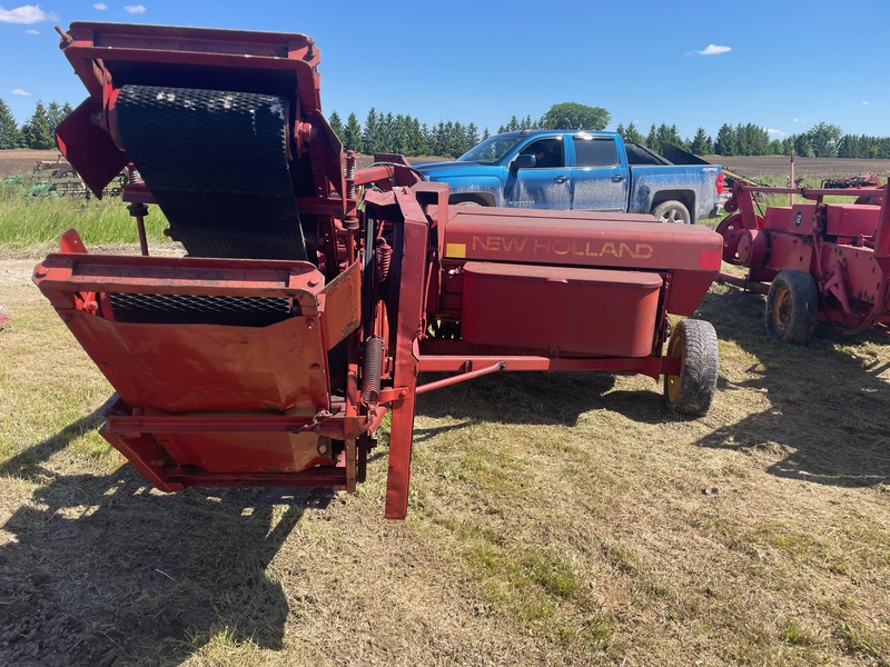 Hay/Forage/Livestock  New Holland 273 Square Baler with Thrower Photo