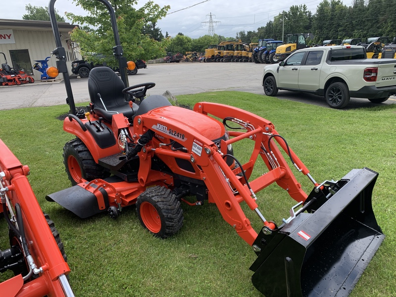 Kioti CS2210 Compact Tractor with loader 