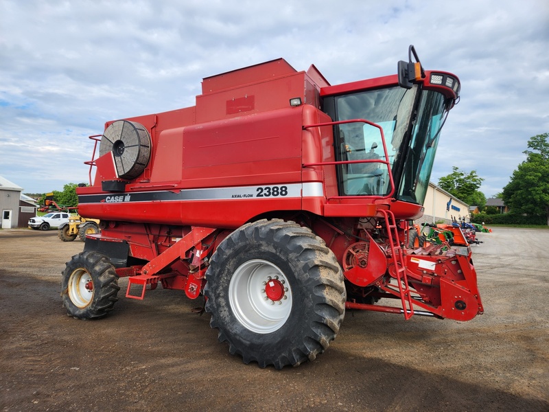 Combines & Harvesting Equipment  Case IH 2388 Combine  Photo