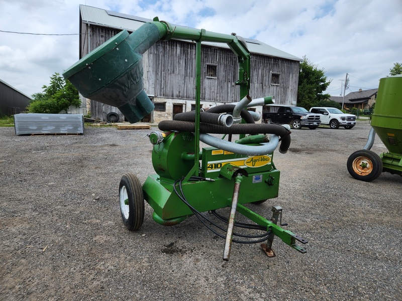 Grain Vacuums and Augers  Walinga 410 Grain Vacuum Photo