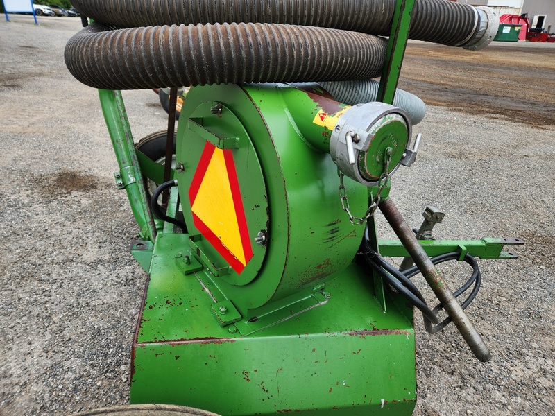 Grain Vacuums and Augers  Walinga 410 Grain Vacuum Photo