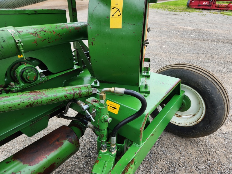 Grain Vacuums and Augers  Walinga 410 Grain Vacuum Photo