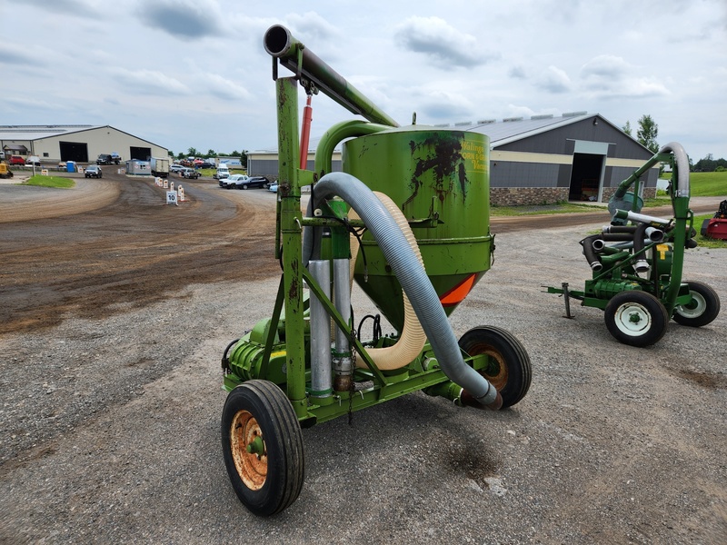 Grain Vacuums and Augers  Walinga 510 Grain Vacuum Photo