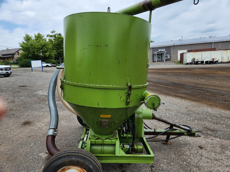 Grain Vacuums and Augers  Walinga 510 Grain Vacuum Photo