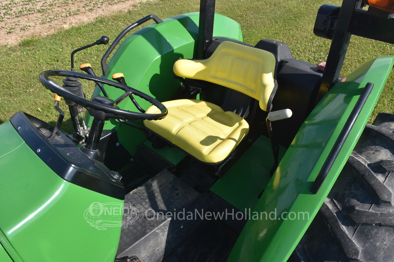 Tractors  2002 John Deere 5320 Loader Tractor Photo