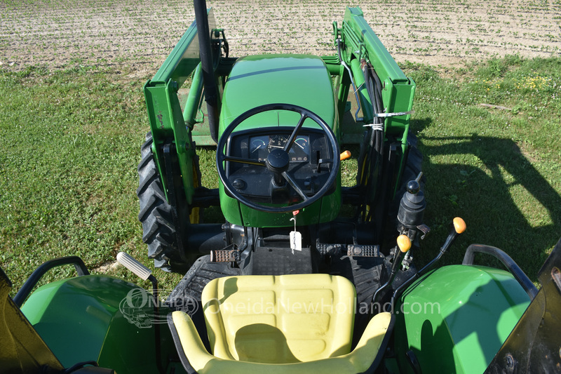 Tractors  2002 John Deere 5320 Loader Tractor Photo