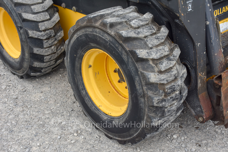 Skidsteers & Track Loaders  2012 New Holland L225 SkidSteer Photo