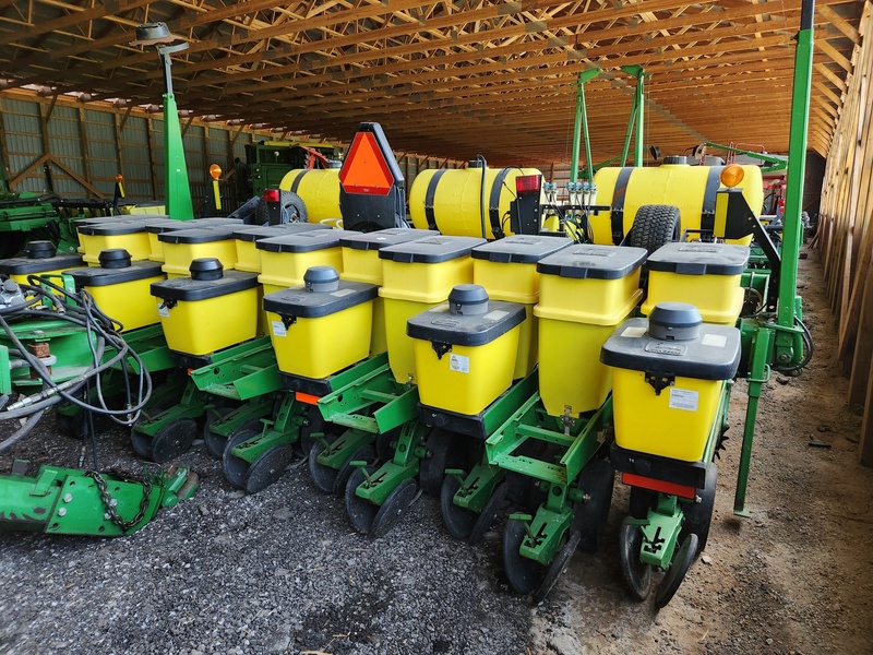 Planting Equipment  John Deere 1780 Planter  Photo