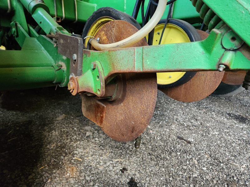 Planting Equipment  John Deere 1780 Planter  Photo