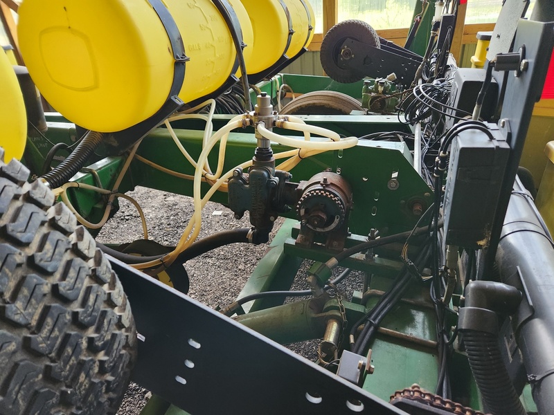 Planting Equipment  John Deere 1780 Planter  Photo