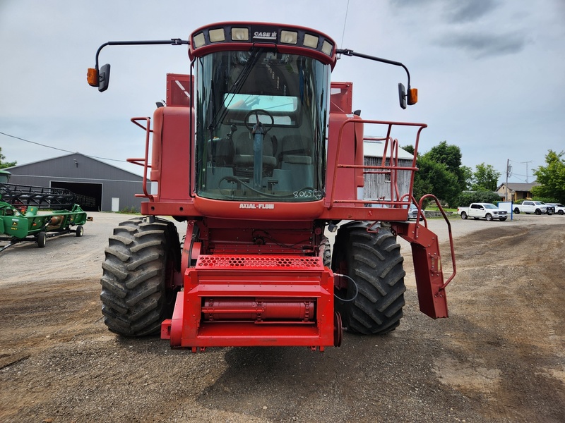 Combines & Harvesting Equipment  CIH 2188 Combine  Photo