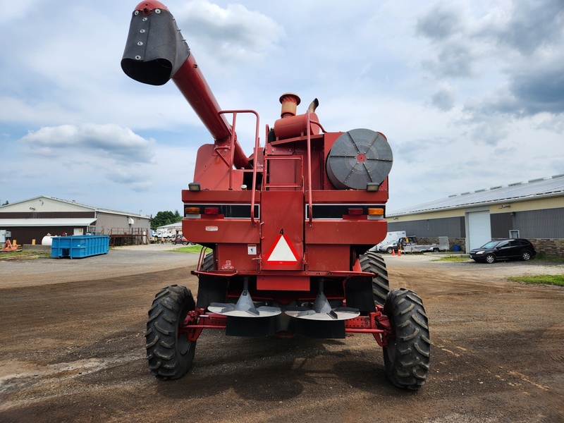 Combines & Harvesting Equipment  CIH 2188 Combine  Photo