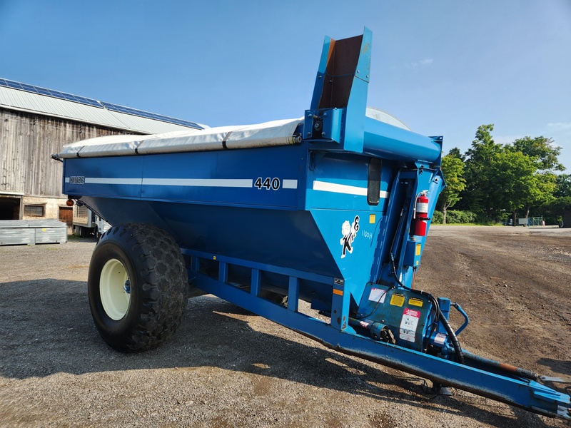 Grain Cart  Kinze 440 Grain Cart Photo