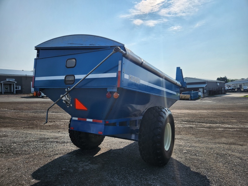 Grain Cart  Kinze 440 Grain Cart Photo