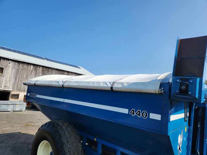 Grain Cart  Kinze 440 Grain Cart Photo