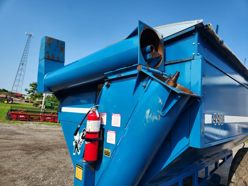 Grain Cart  Kinze 440 Grain Cart Photo