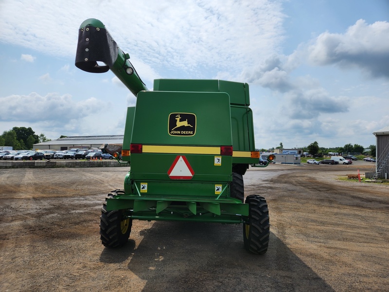 Combines & Harvesting Equipment  John Deere 9500 Combine  Photo