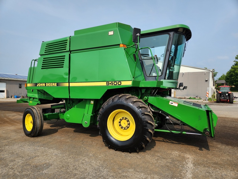 Combines & Harvesting Equipment  John Deere 9400 Combine  Photo