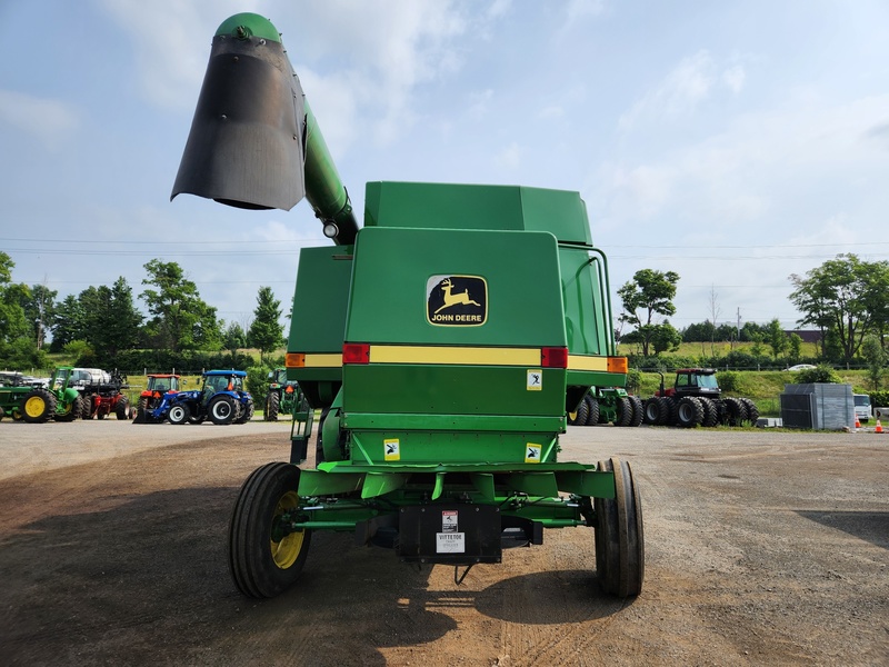 Combines & Harvesting Equipment  John Deere 9400 Combine  Photo