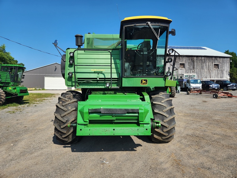 Combines & Harvesting Equipment  John Deere 7720 Combine  Photo