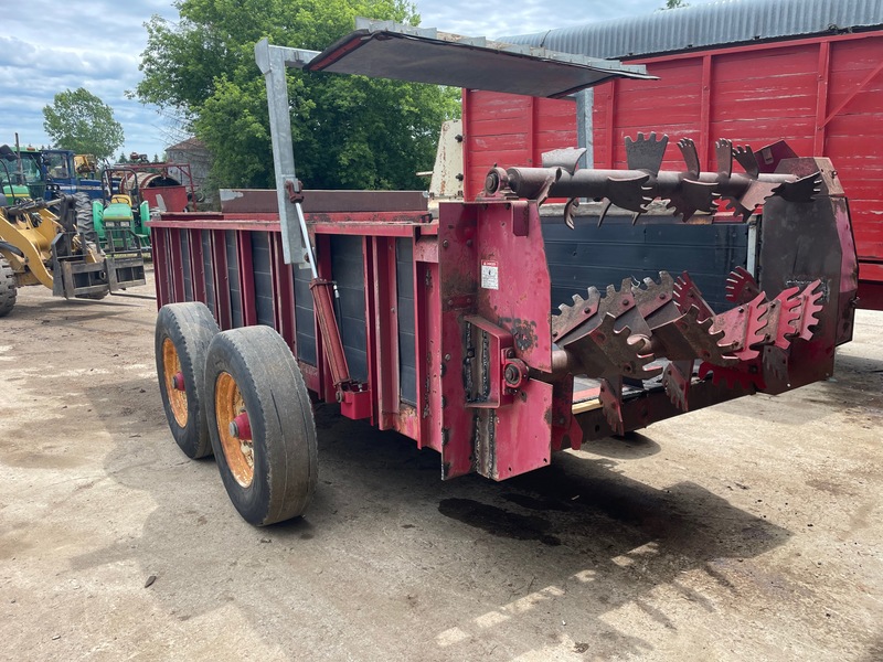 Manure Equipment  Hagedorn 275 Hydra-Spread Manure Spreader Photo