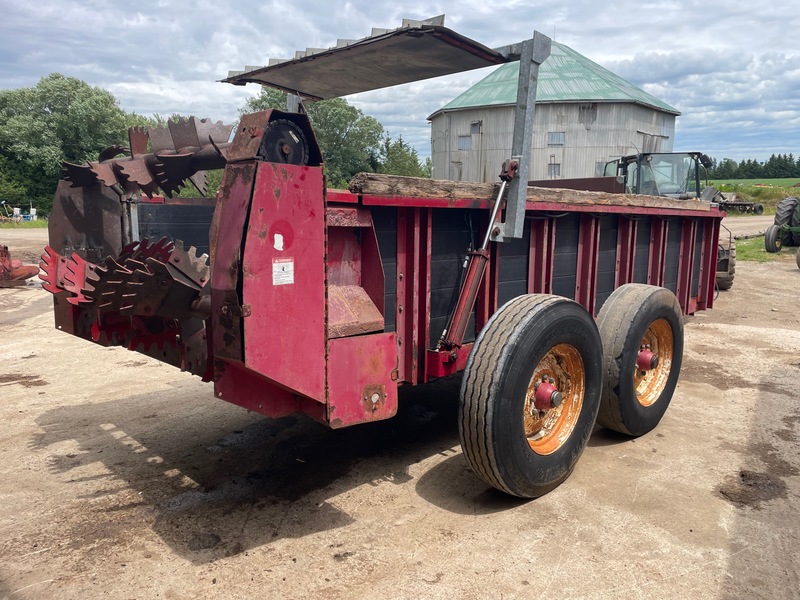 Manure Equipment  Hagedorn 275 Hydra-Spread Manure Spreader Photo