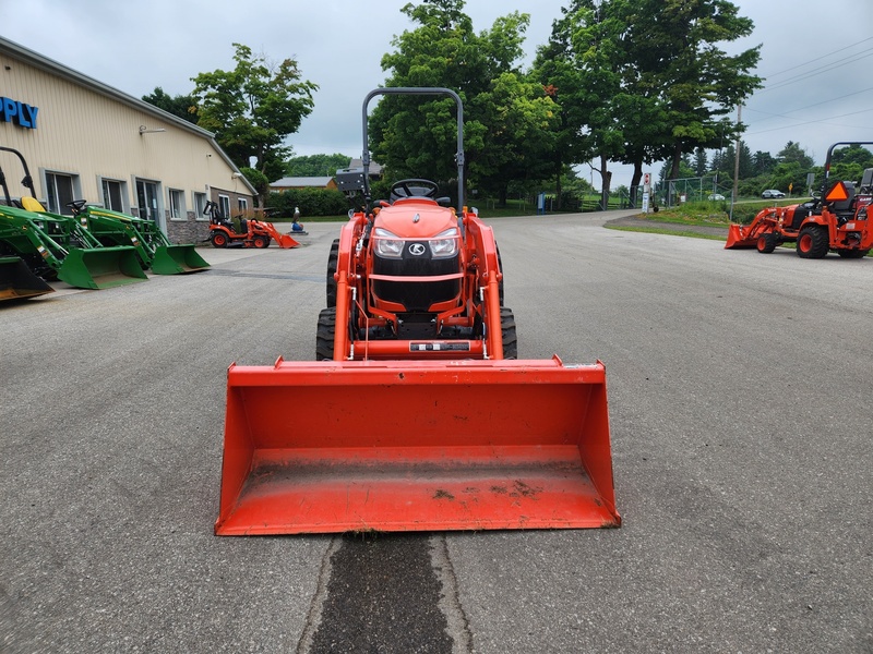 Tractors - Compact  Kubota B3350 Tractor  Photo