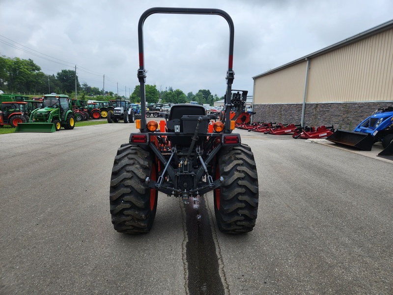 Tractors - Compact  Kubota B3350 Tractor  Photo