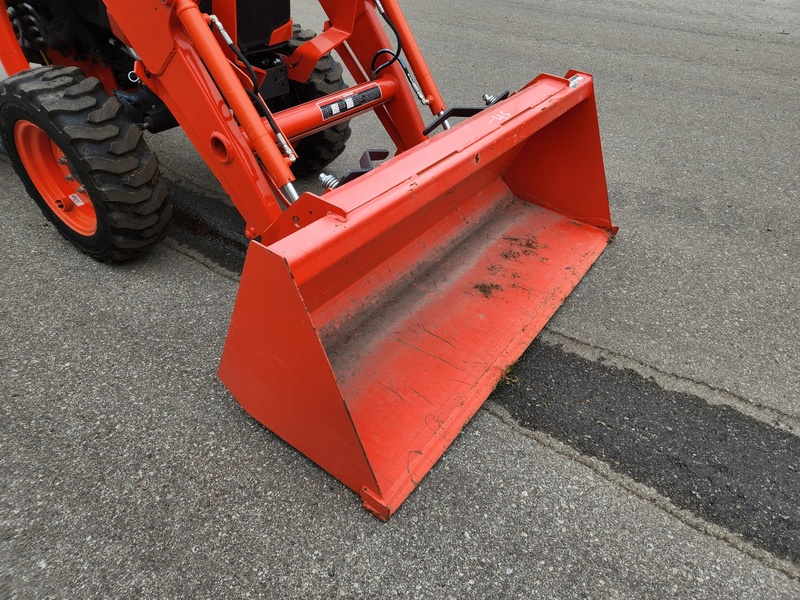 Tractors - Compact  Kubota B3350 Tractor  Photo