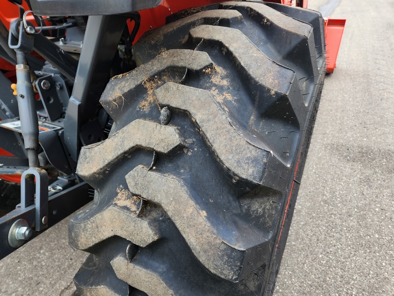 Tractors - Compact  Kubota B3350 Tractor  Photo