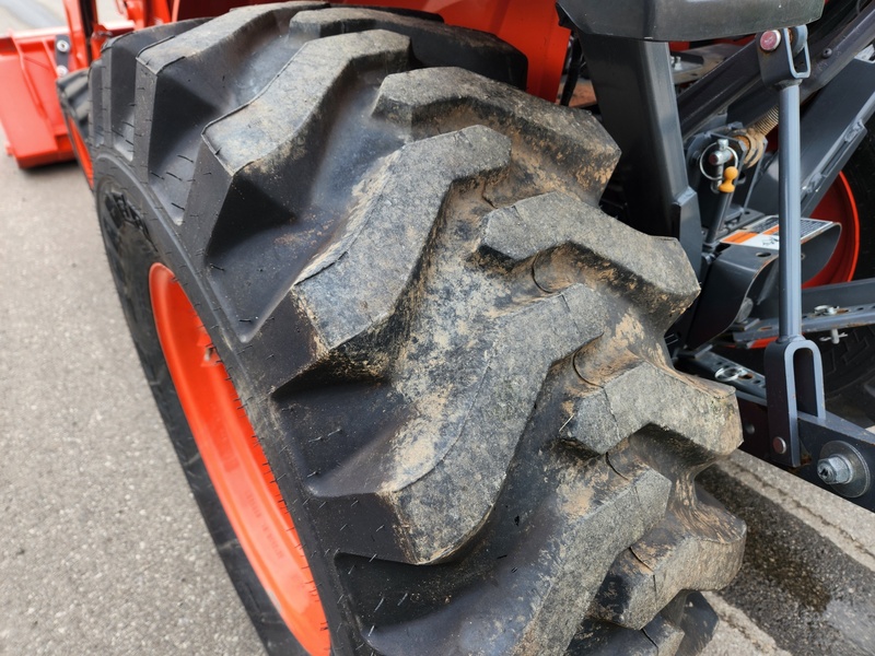 Tractors - Compact  Kubota B3350 Tractor  Photo