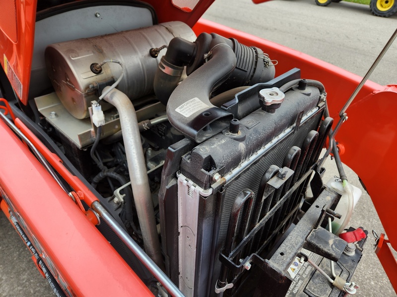 Tractors - Compact  Kubota B3350 Tractor  Photo