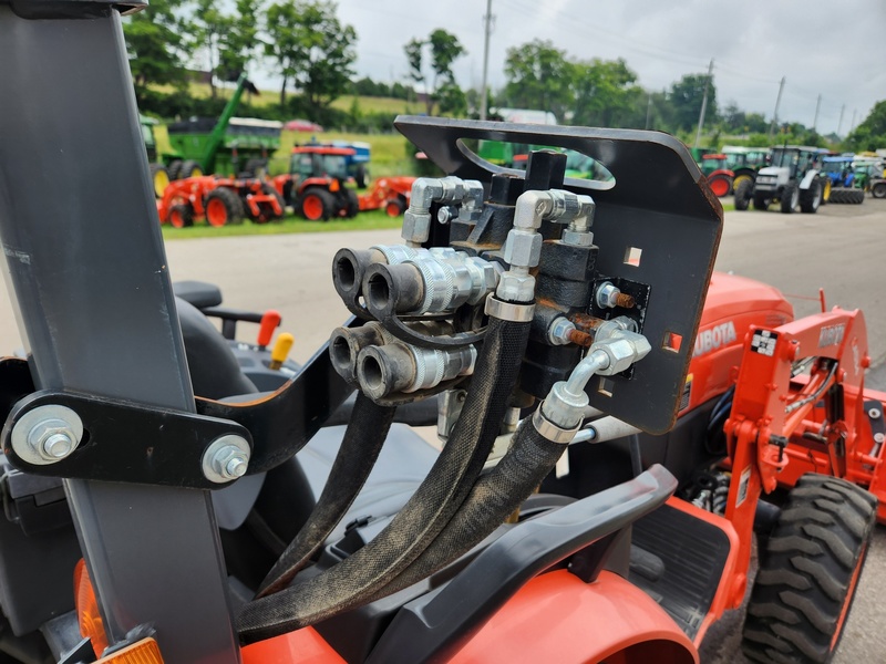 Tractors - Compact  Kubota B3350 Tractor  Photo