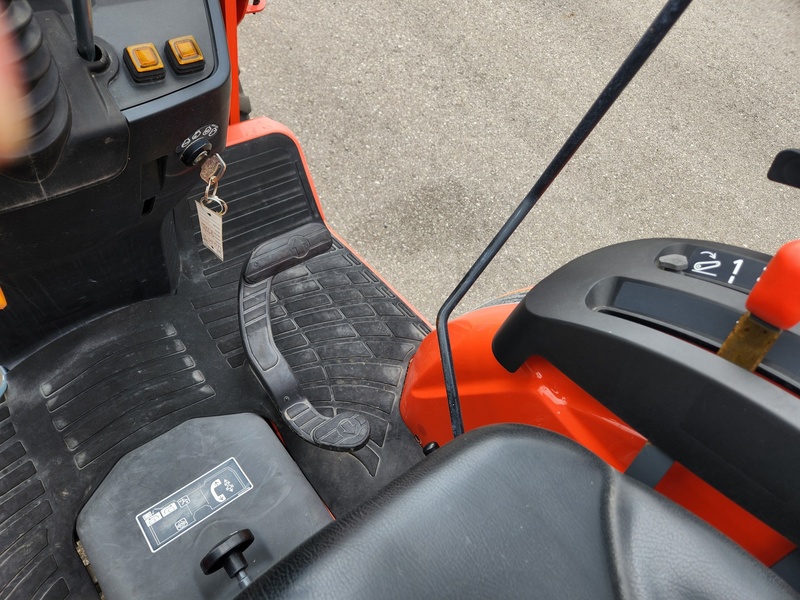 Tractors - Compact  Kubota B3350 Tractor  Photo