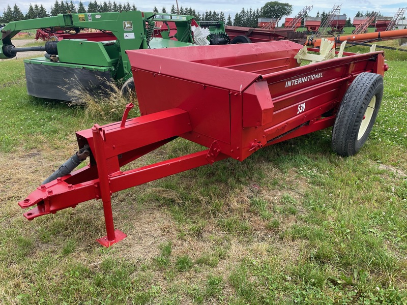 Manure Equipment  International Harvester 530 Manure Spreader Photo