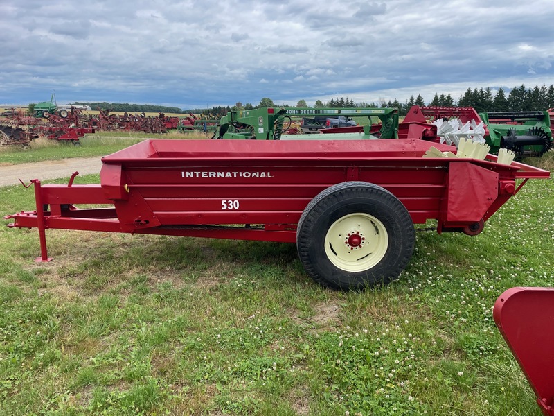 Manure Equipment  International Harvester 530 Manure Spreader Photo