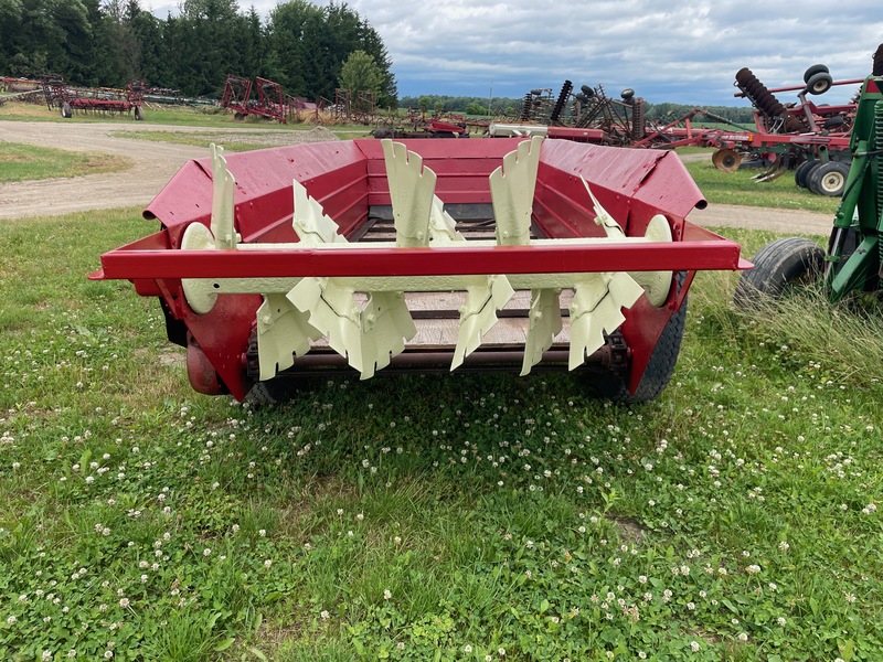 Manure Equipment  International Harvester 530 Manure Spreader Photo