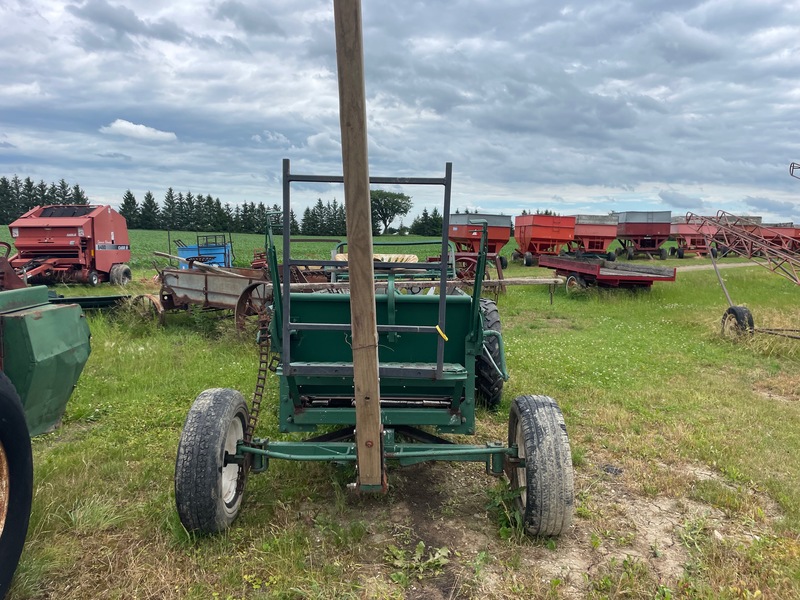 Manure Equipment  New Idea Ground Drive Manure Spreader Photo