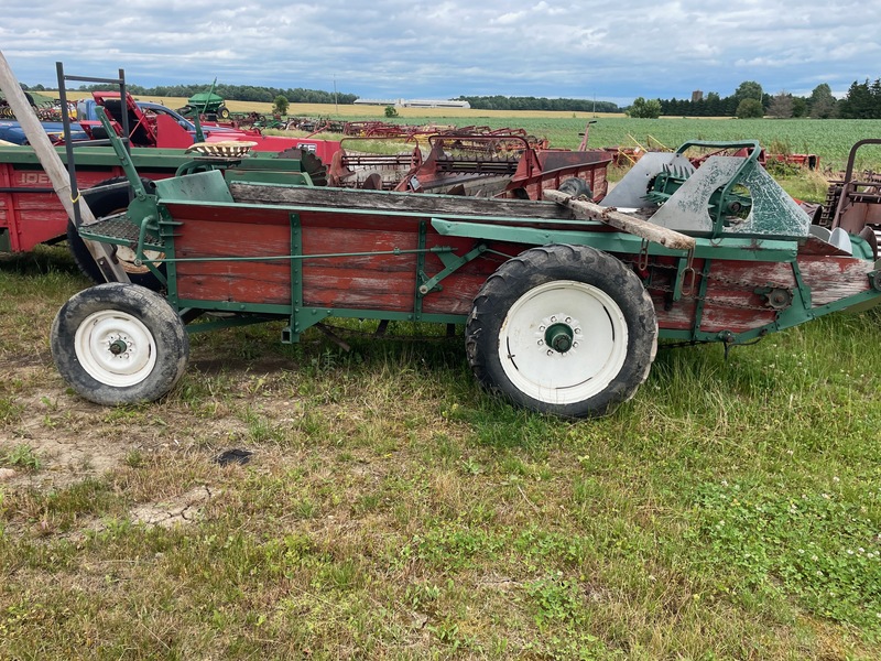 Manure Equipment  New Idea Ground Drive Manure Spreader Photo