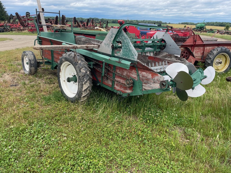 Manure Equipment  New Idea Ground Drive Manure Spreader Photo