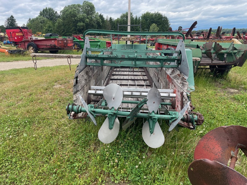 Manure Equipment  New Idea Ground Drive Manure Spreader Photo