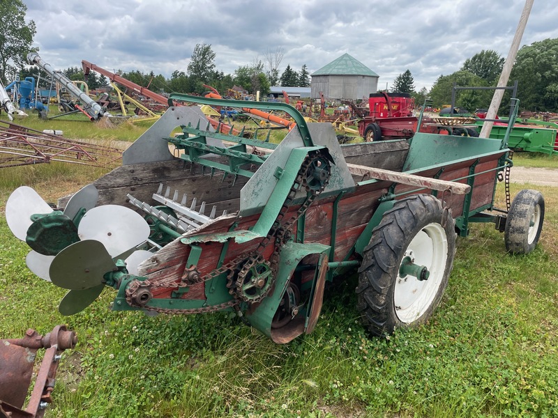 Manure Equipment  New Idea Ground Drive Manure Spreader Photo