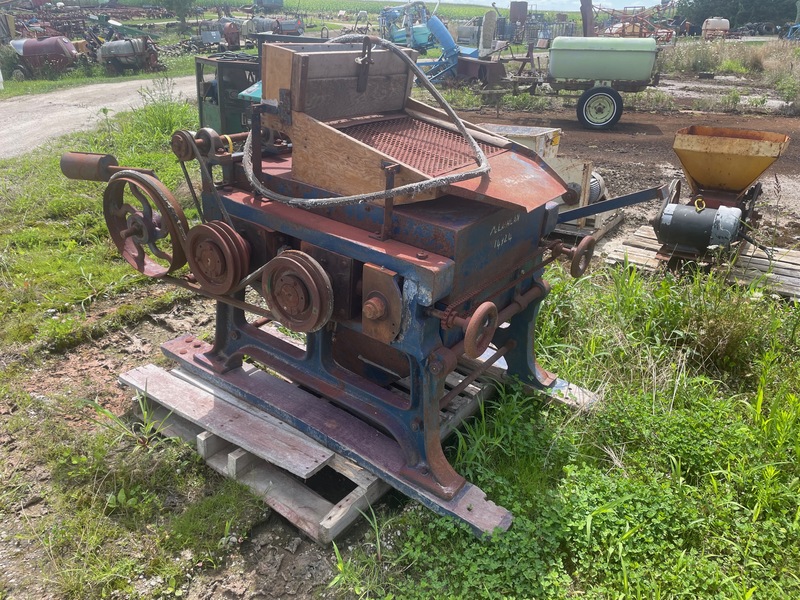 24" Electric Roller Mill with Shaker