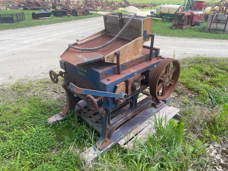 Miscellaneous  24" Electric Roller Mill with Shaker Photo