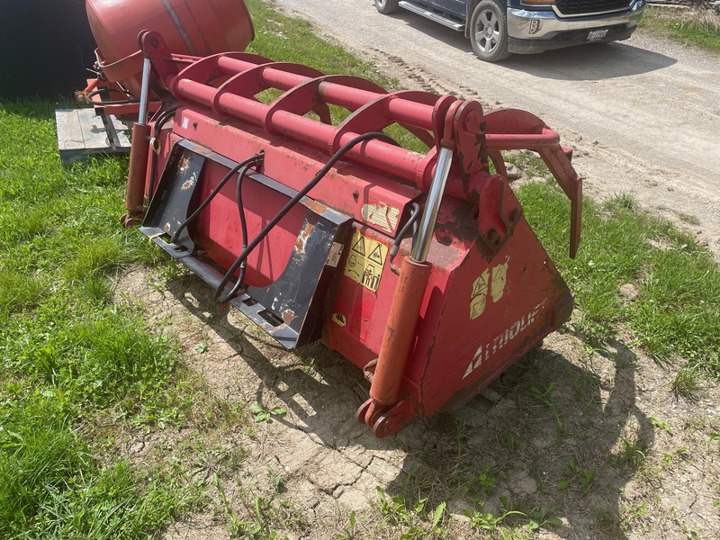 Attachments  Trioliet Bucket Grapple 6.5ft - Quick Attach & Skid Steer Photo