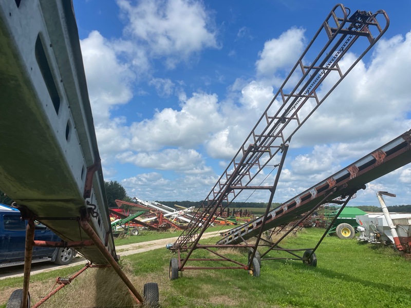 Hay/Forage/Livestock  48ft Electric Pipe Elevator Photo