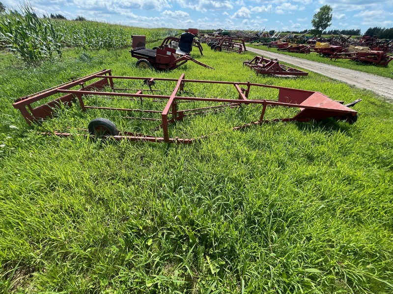 Hay/Forage/Livestock  8 Bale Small Accumulator Photo